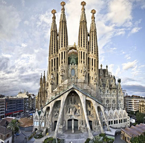 File:RealWorld Sagrada Familia.jpg