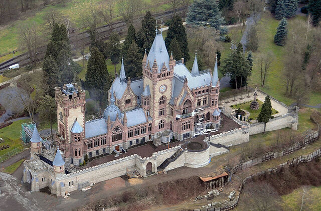 File:RealWorld Schloss Drachenburg.jpeg