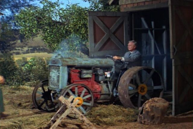 File:Hoyt-Clagwell Tractor.jpg
