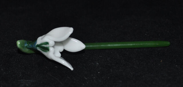 File:Glass Snowdrop.jpg