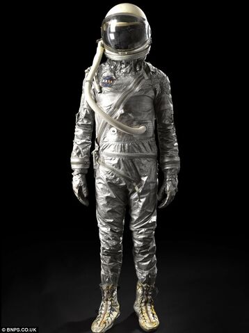 File:Mercury spacesuit.jpg