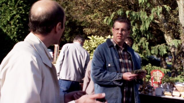 File:Garage Sale Homeowner.jpg