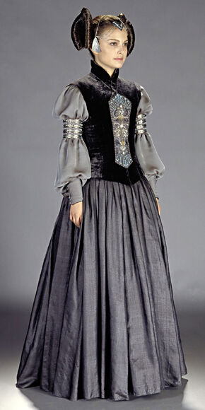 File:PadmePackingDress-DaG.jpg