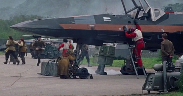 File:Poe dismounts X-Wing.png