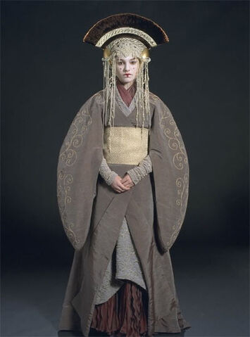 File:Padmeflanked.jpg