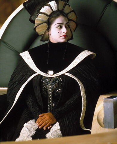 File:Jamillia on throne.jpg