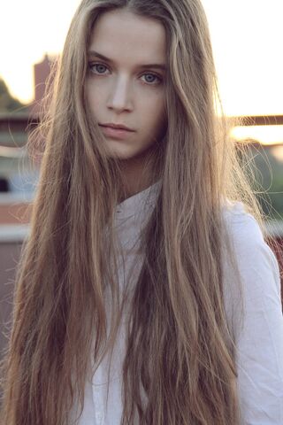 Plik:Leah carter.jpg