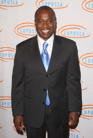 File:Phill Lewis (2).jpg