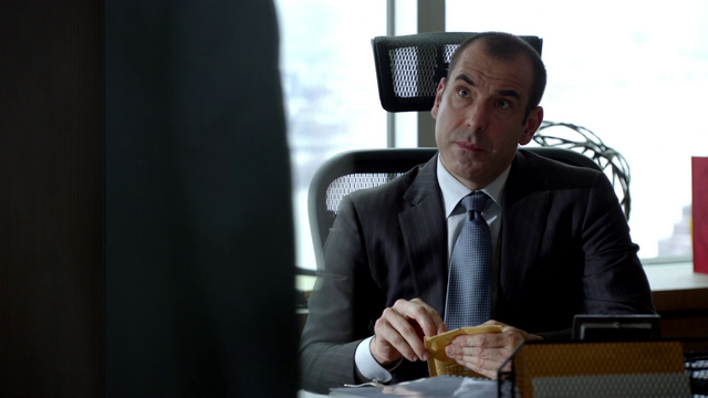 File:S01E02P073 Louis.png