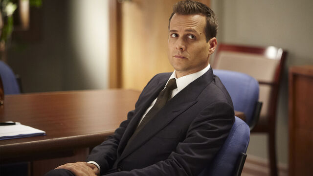 File:S03E08Promo08 - Harvey.jpg
