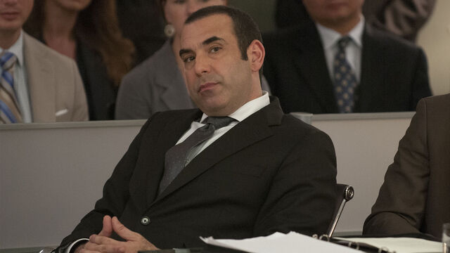 File:S02E07Promo11 - Louis.jpg