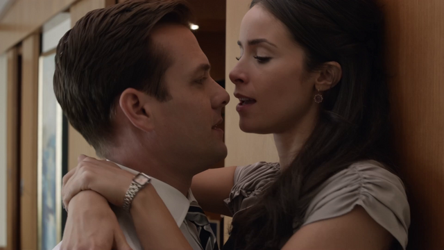 File:S01E07P26 Harvey Dana.png