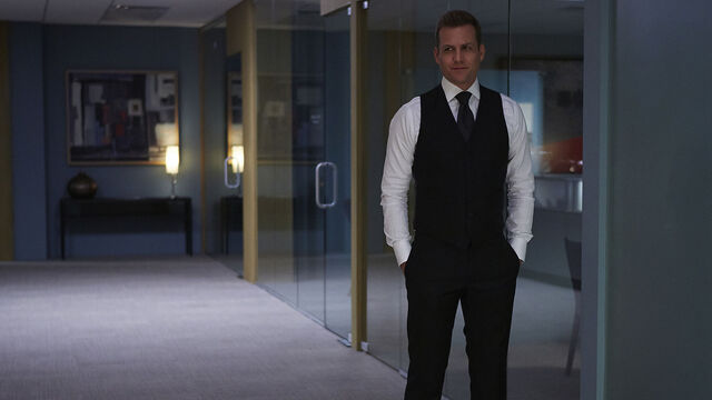File:S04E08Promo02 - Harvey.jpg