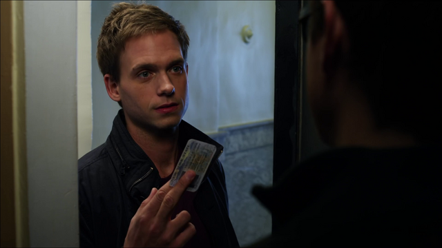File:S01E01P12 Mike Money.png