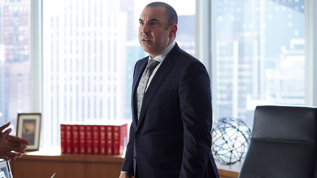 File:S05E11Promo05 - Louis.jpg