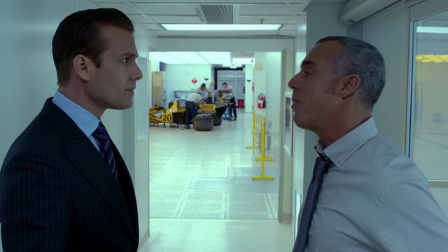 File:S01E03P3101 Harvey Dom.png