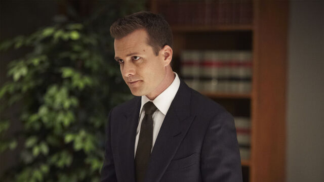 File:S03E08Promo10 - Harvey.jpg