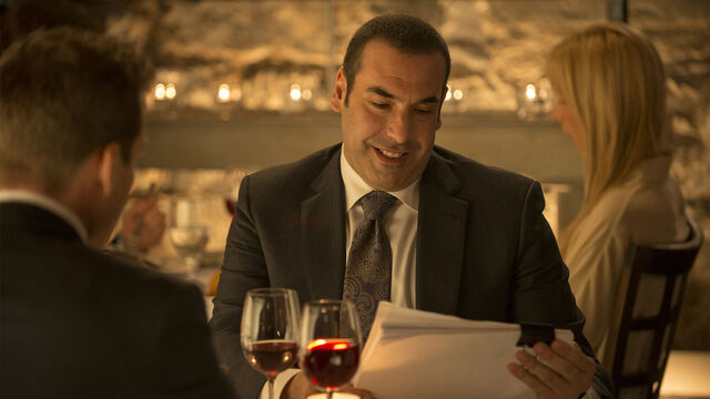 File:S02E09Promo04 - Harvey Louis.jpg