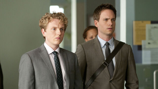 File:S02E03Promo02 - Harold Mike.jpg