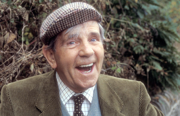 File:Norman wisdom 600.jpg