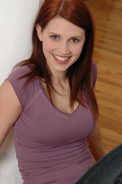 Julie McNiven.jpg