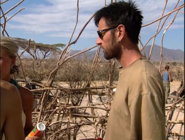File:S3E10 - Dinner, Movie and a Betrayal 057.jpg
