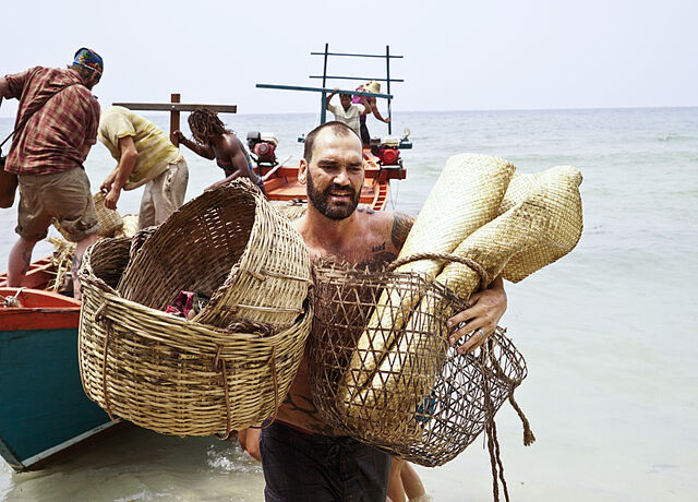 File:S32 press images ep7 106308 D20366b.jpg
