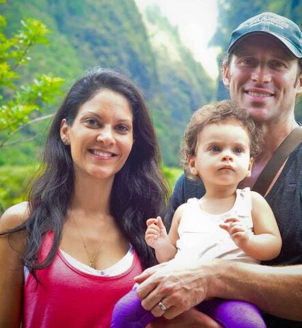 File:MickTrimmingFamily.jpg