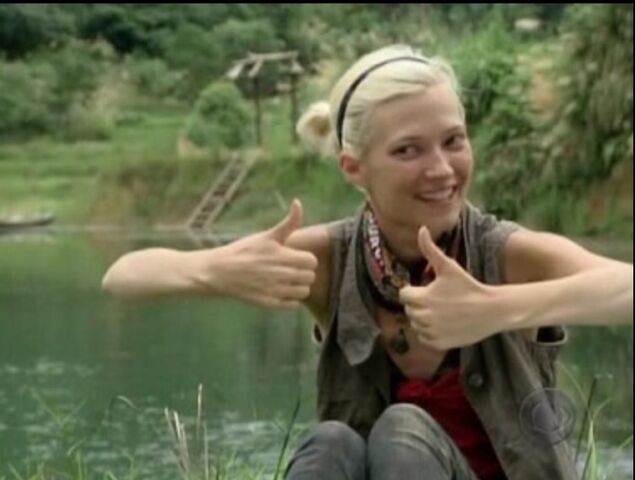 File:Courtney thumbs up.jpg