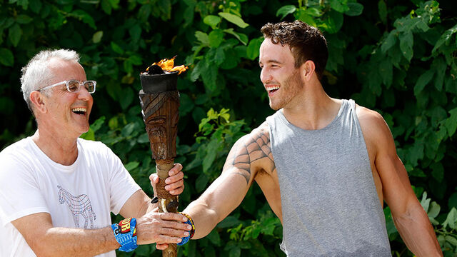 File:Australian-Survivor-Episode-1-Race-For-Fire-Challenge-Saanapu-Win---Peter-and-Sam.jpg