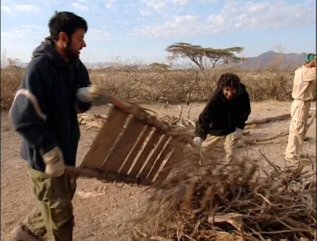 File:S3E10 - Dinner, Movie and a Betrayal 055.jpg