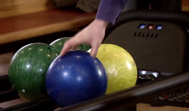 File:BowlingBalls.jpg