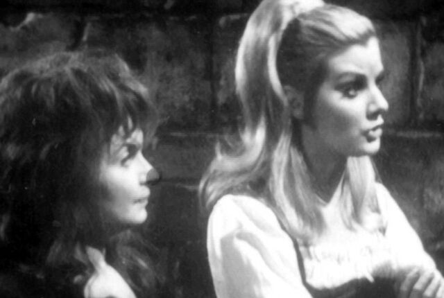 File:PollyAndKirstyHighlanders.jpg