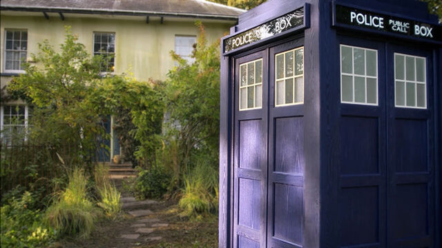 File:TARDIS exterior TEH.jpg