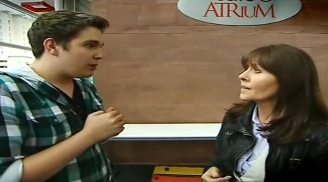 File:CBBC Extra Chris Meets.jpg