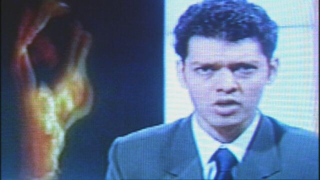 File:Newsreader xmas.jpg