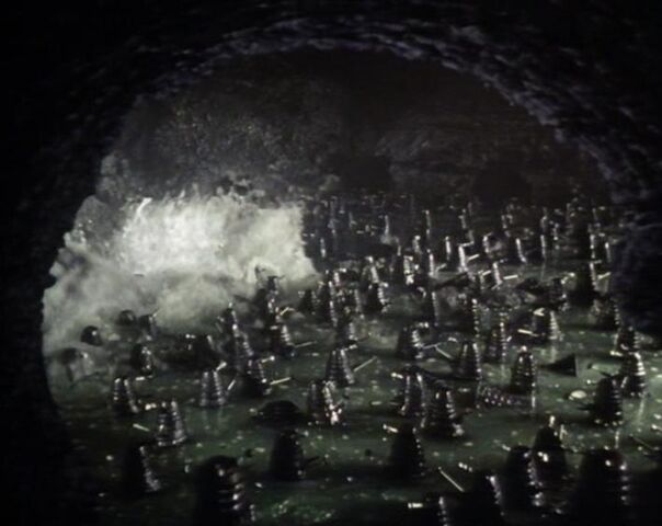File:Fronzen Daleks.jpg