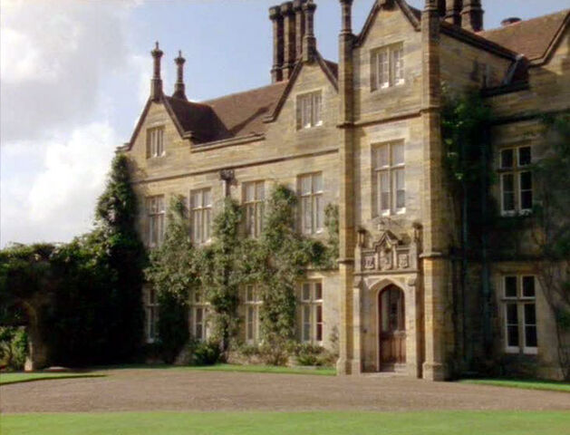 File:CranleighHall.jpg