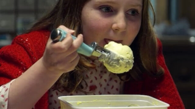 File:Amelia ice cream 890.jpg