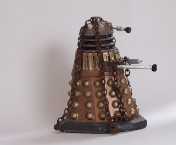 File:Oswin Oswald Dalek2.jpg