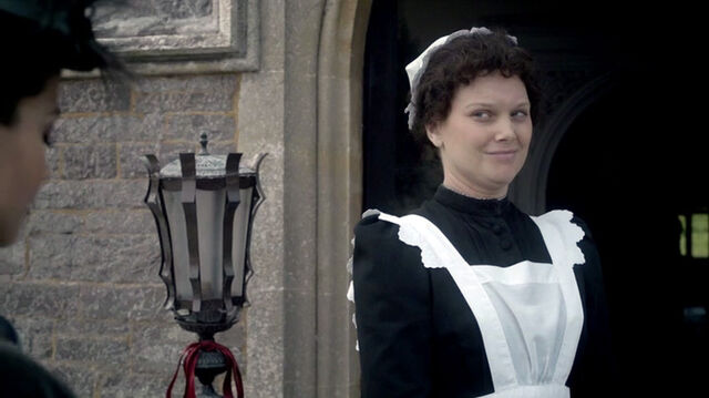 File:LizWhite-as-Alice-in-TheSnowmen.jpg