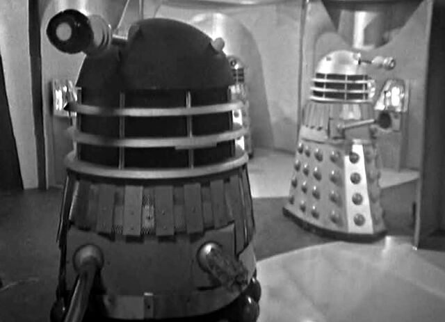File:DaleksBeginChase.jpg