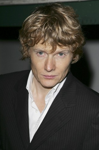 File:Julian Rhind-Tutt.png