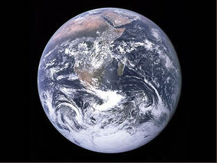 Earth apollo17