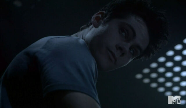 Datei:Teen-Wolf-Season-3-Episode-20-Video-Preview-Echo-House-04-2014-02-17.jpg
