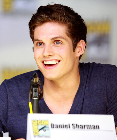 Datei:Daniel Sharman.jpg