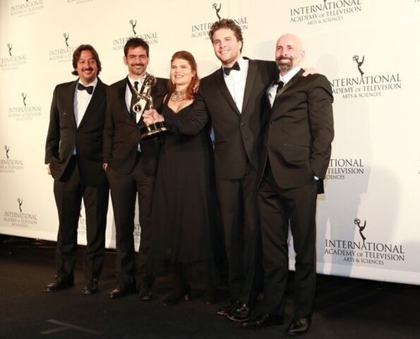 Archivo:Emmy2013.jpg