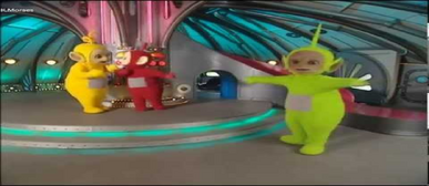 Dipsy showing his very special dance to Laa-Laa and Po