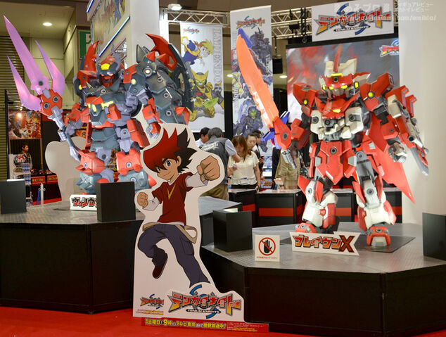 File:Toy statues of Vilius X & Braven X at Tokyo Toy Show 2014.jpg