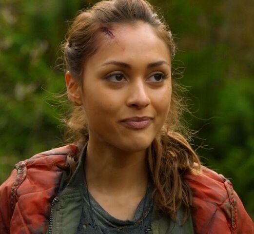 Archivo:Raven-Reyes-the-100-tv-show-37056684-1280-719.jpg